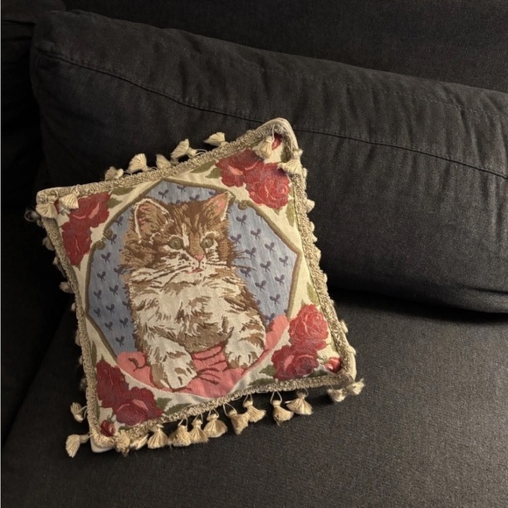 Kitten Tapestry Throw Pillow with tassels